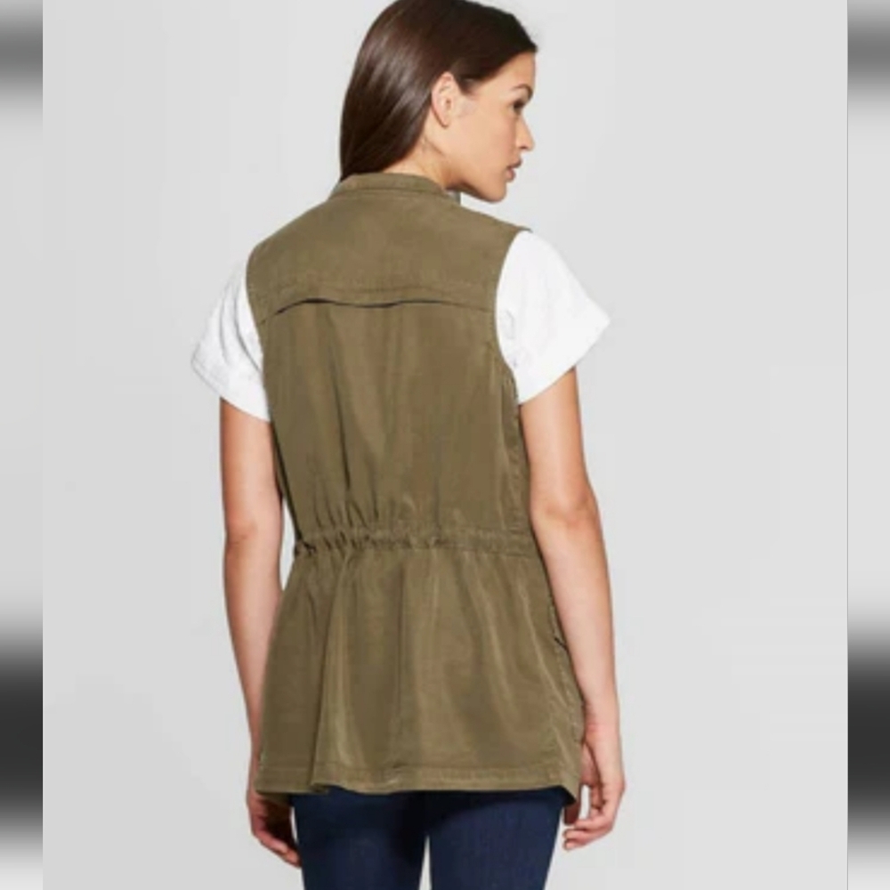 Universal Tread Goods Co. Utility Vest w/ Buttons & Drawstring - Picture 2 of 9